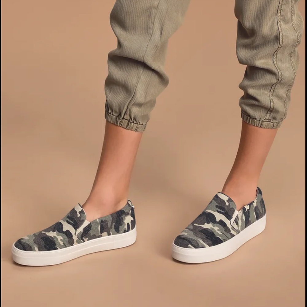NEW Steve Madden Gills Camo Platform Slip On Sneaker